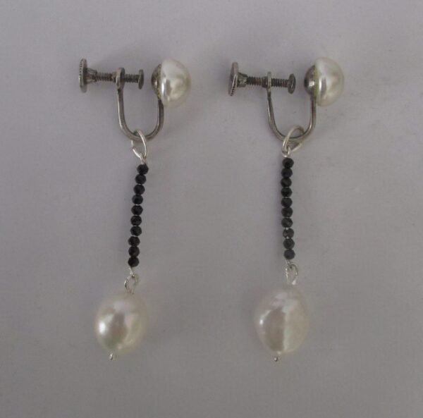 Pair of Vintage Screw Back Earrings With Cultured Pearls & Micro Black Spinels - Image 2