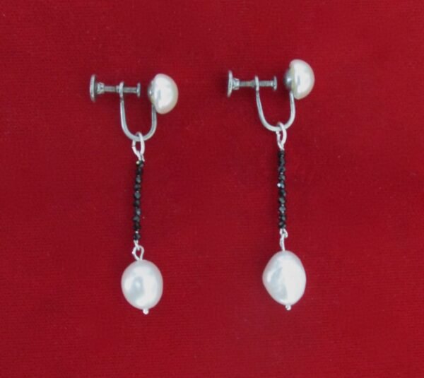 Pair of Vintage Screw Back Earrings With Cultured Pearls & Micro Black Spinels - Image 4