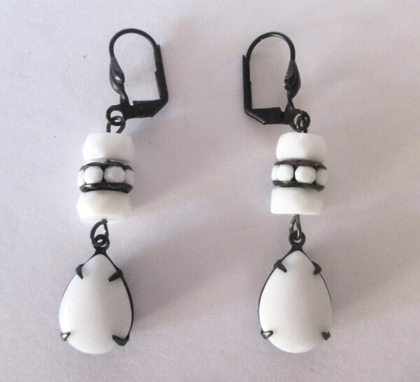 Pair of 2-Inch Vintage Milk Glass Earrings - Image 3