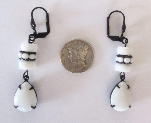 Pair of 2-Inch Vintage Milk Glass Earrings - Image 4