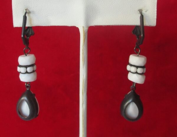 Pair of 2-Inch Vintage Milk Glass Earrings - Image 5
