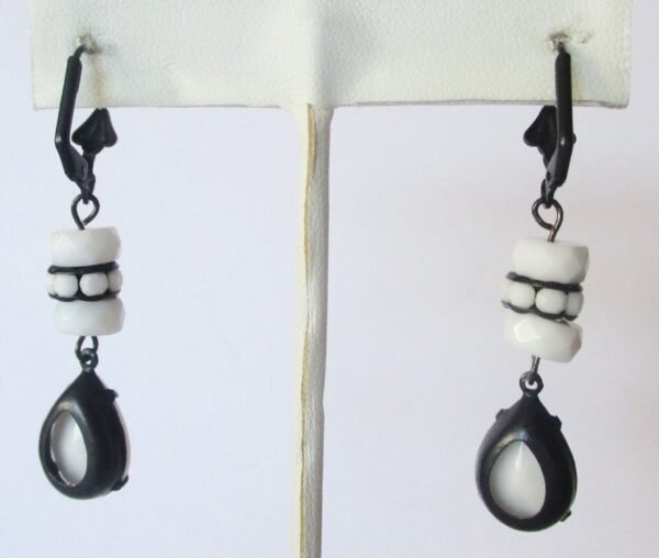 Pair of 2-Inch Vintage Milk Glass Earrings - Image 6