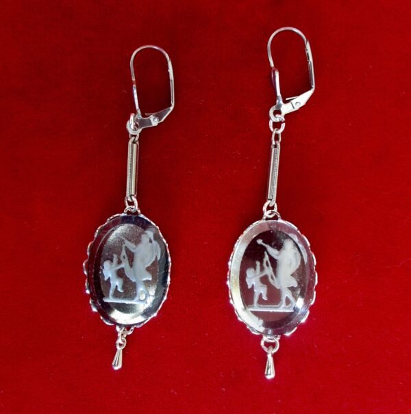 Vintage Jewelry Set:  Light Grey Reverse-Etched (Intaglios) Glass Pendant Necklace With Matching Earrings - Image 5