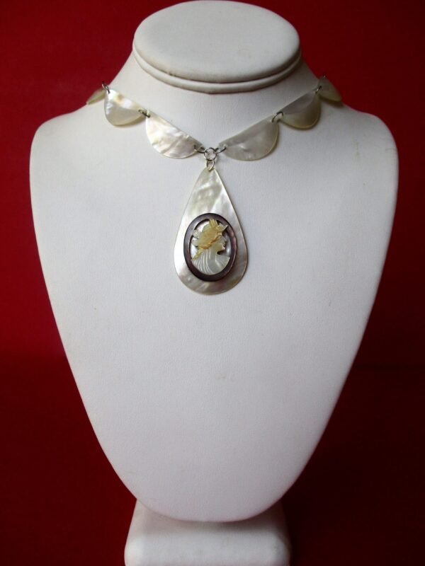 Vintage Mother-of-Pearl Cameo Choker Necklace/Boho/Shabby Chic/Wedding