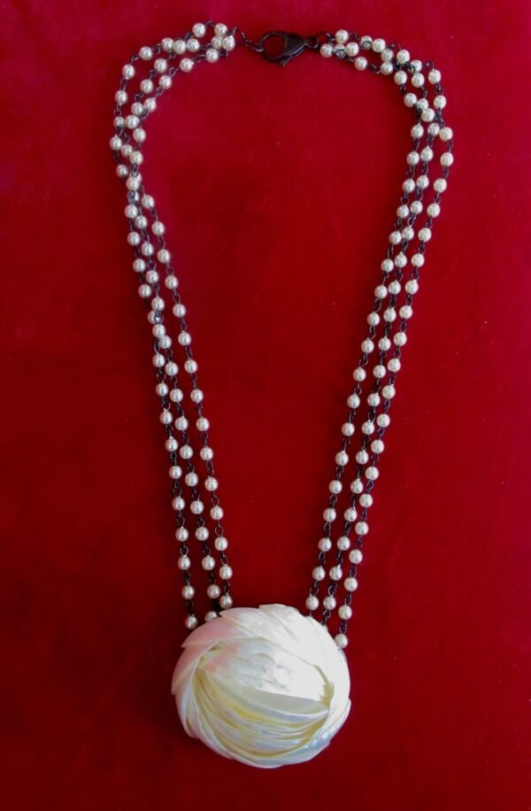 Vintage Mother-of-Pearl Peony Necklace/Boho/Shabby Chic/Wedding - Image 2