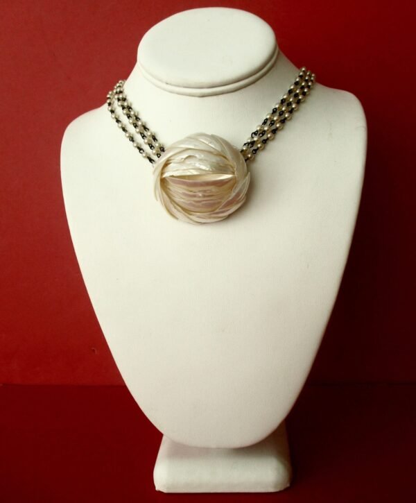 Vintage Mother-of-Pearl Peony Necklace/Boho/Shabby Chic/Wedding