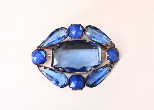 Vintage Large Clear & Opaque Blue Crystal Brooch Set in Brass from the 1940's - Image 3