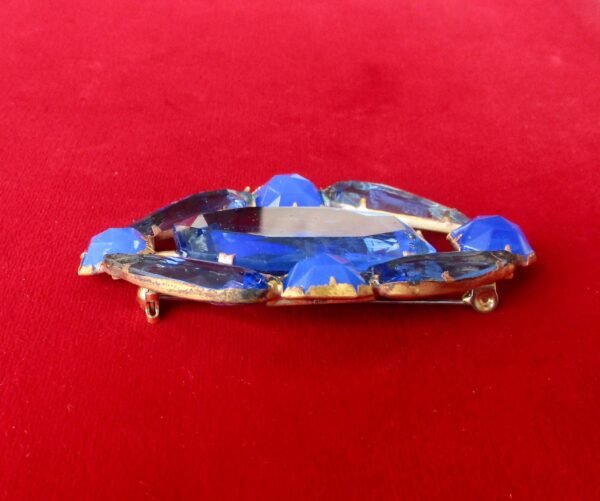 Vintage Large Clear & Opaque Blue Crystal Brooch Set in Brass from the 1940's - Image 4