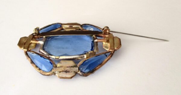Vintage Large Clear & Opaque Blue Crystal Brooch Set in Brass from the 1940's - Image 6