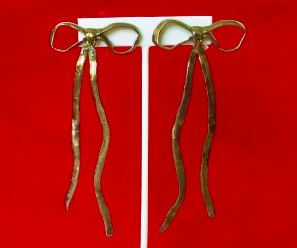 Pair of 4-Inch Gunmetal Bow Runway Earrings - Image 4