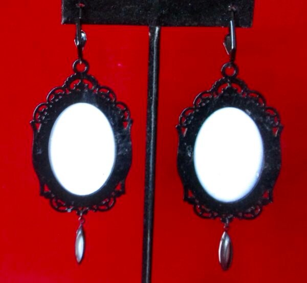 Pair of Vintage Black & White Glass Cameo Earrings - Image 5